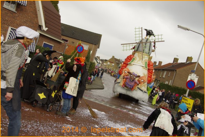lepelstraatoptocht2014003.jpg