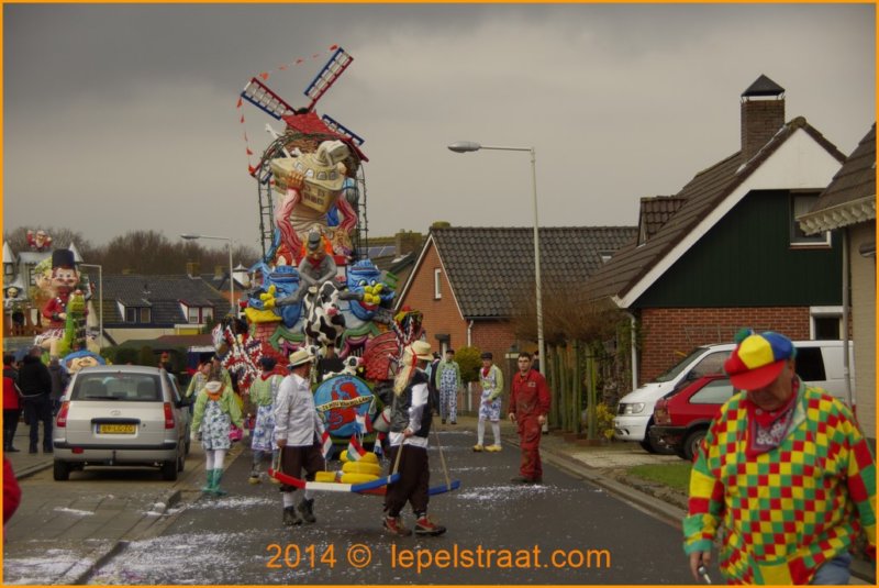 lepelstraatoptocht2014009.jpg