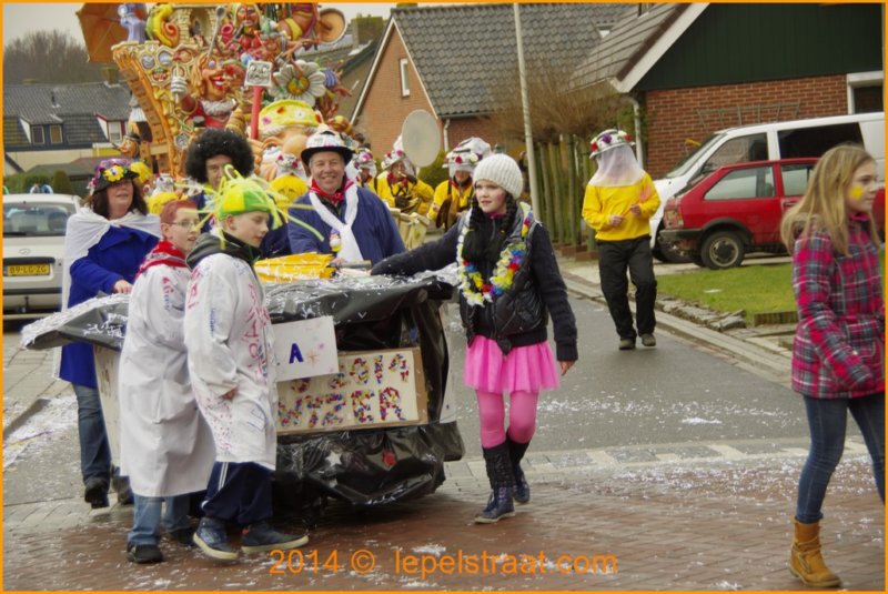 lepelstraatoptocht2014019.jpg