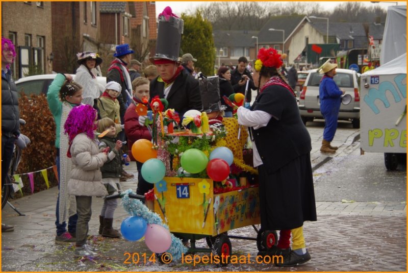 lepelstraatoptocht2014060.jpg