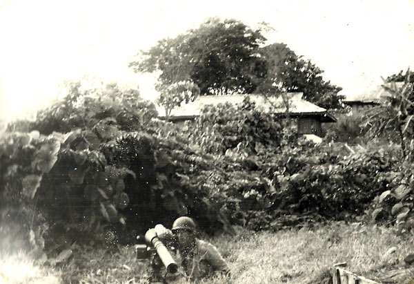 Maarten van Eekelen bij het verdedigingskanon